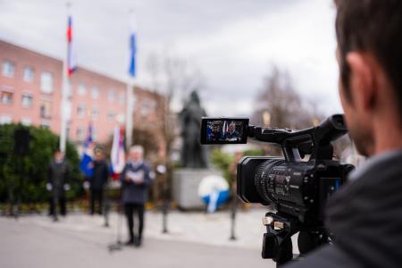 Polaganje cvetja k spomeniku Rudolfa Maistra (29)